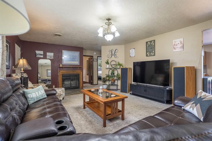 Property Photo:  814 3rd St  IA 51038 