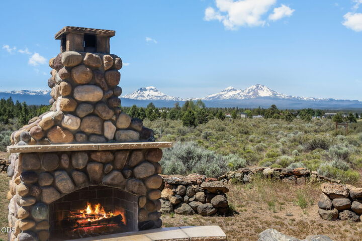 Property Photo: 66967 Lance Road OR 97703