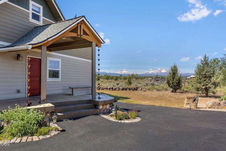 Property Photo:  66967 Lance Road  OR 97703 