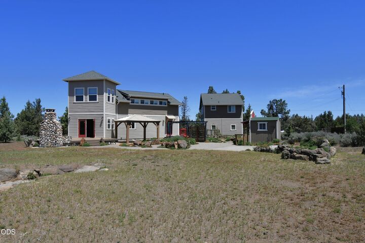 Property Photo:  66967 Lance Road  OR 97703 
