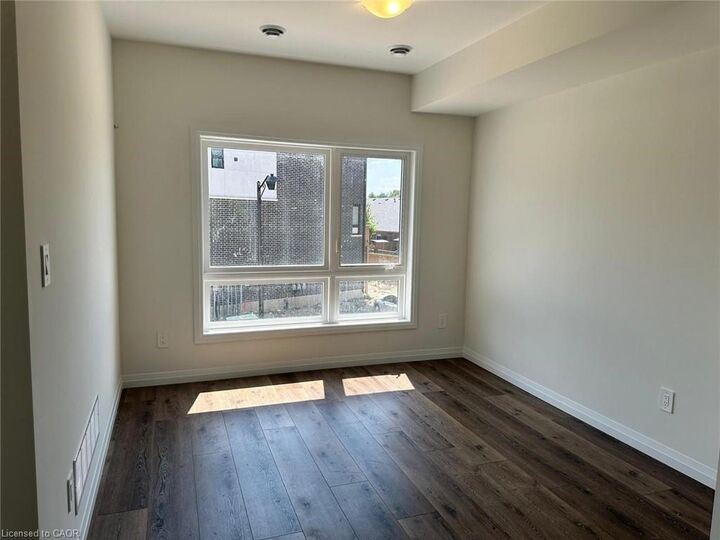Property Photo:  720 Grey Street 19  ON N3S 0K2 