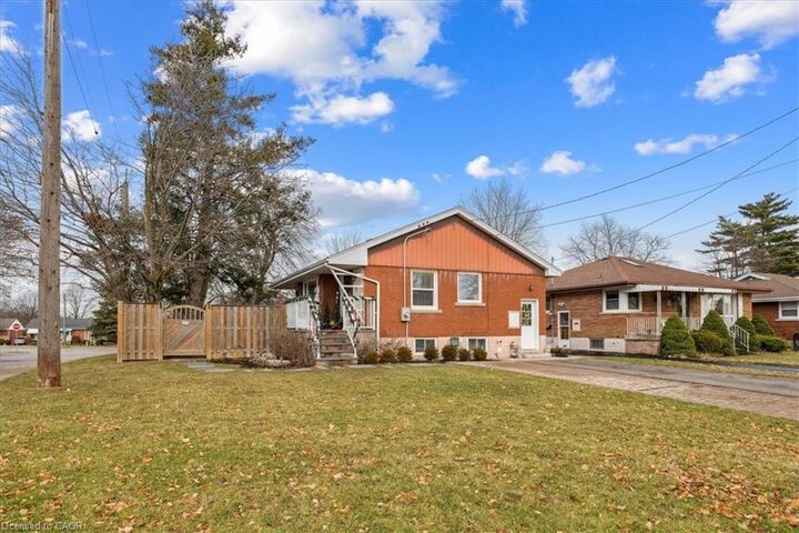Property Photo:  9 Grenadier Drive Lower  ON L8T 4C7 