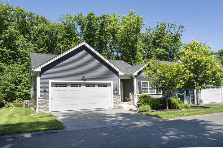 Property Photo:  5 Abby Ln 5  MA 01545 