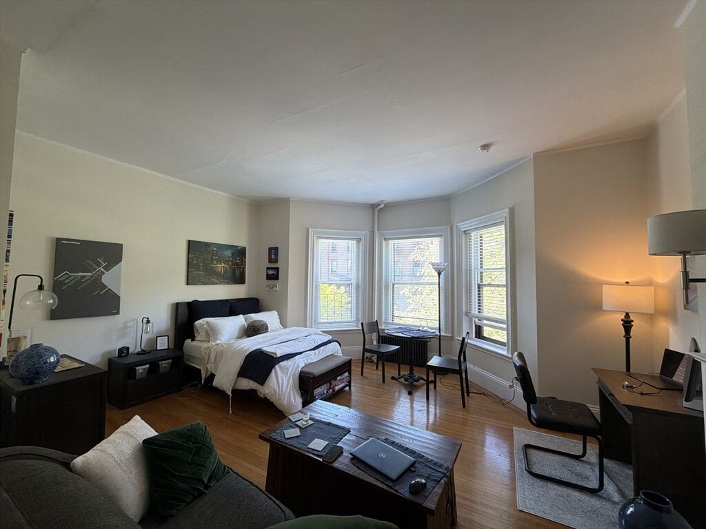 Property Photo: 245 Beacon St 3F MA 02116