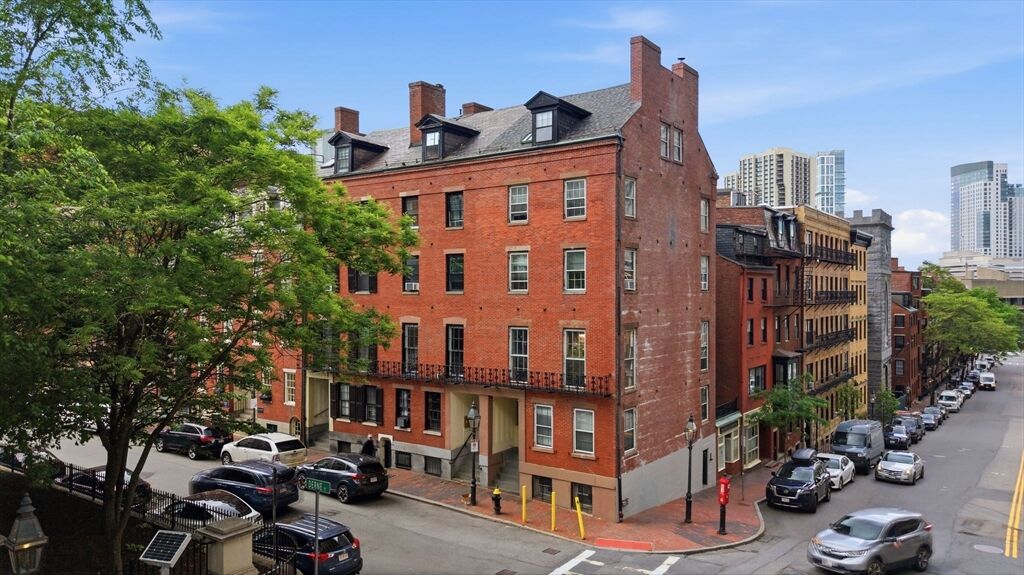 Property Photo: 4 Derne St 2 MA 02114