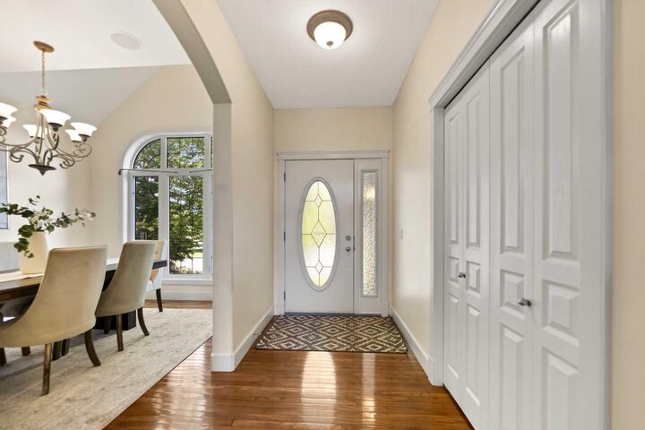 Property Photo:  48 Strathlea Close SW  AB T3H 5C6 
