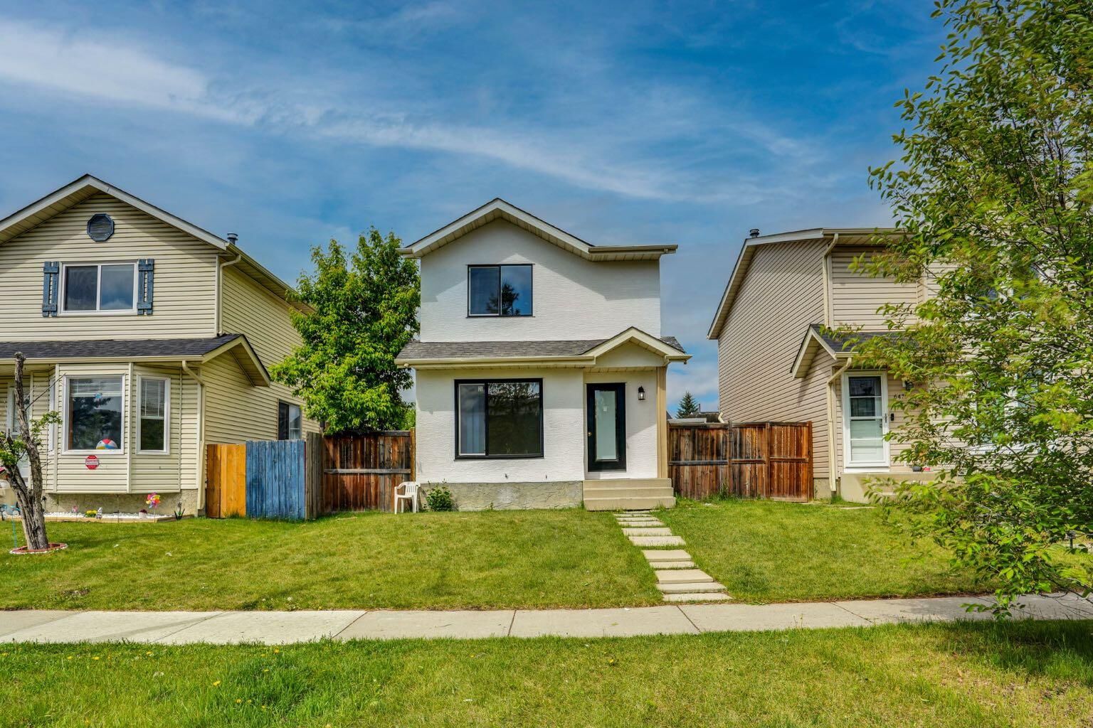 Photo de la propriété:  6471 54 Street NE  AB T3J 1Z4 