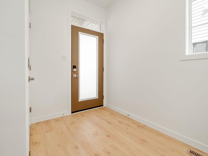 Property Photo:  2604 43 Street S  AB T1K 8K2 