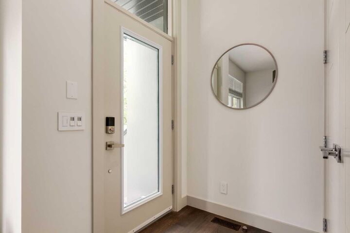 Property Photo:  1523 28 Avenue SW 1  AB T2T 1J3 