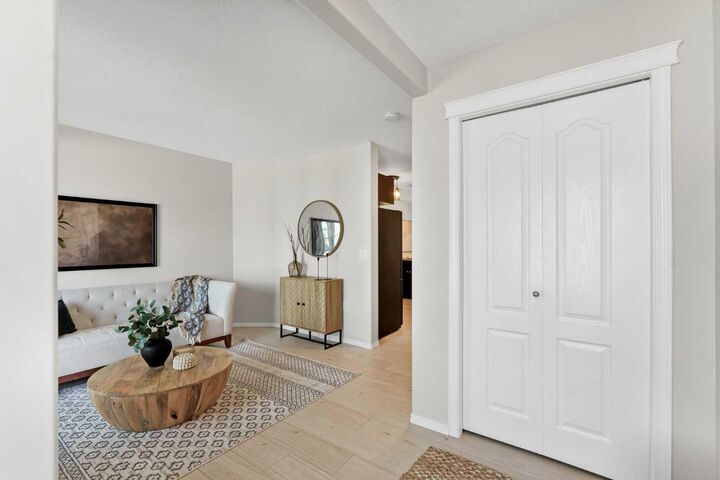 Property Photo:  156 Somerset Lane SE  AB T1B 0E6 