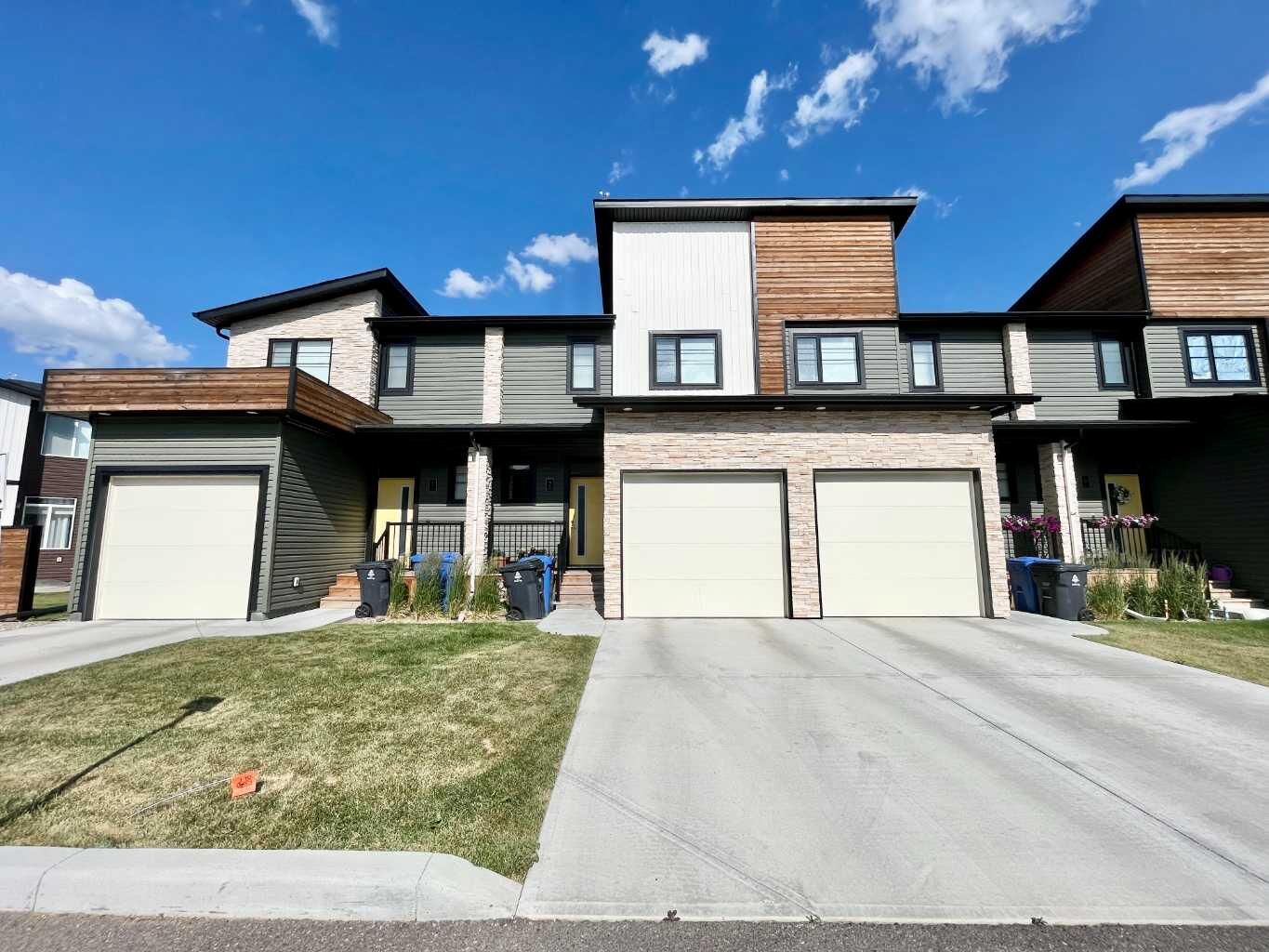 Property Photo:  482 Highlands Boulevard W 2  AB T1J 5K5 