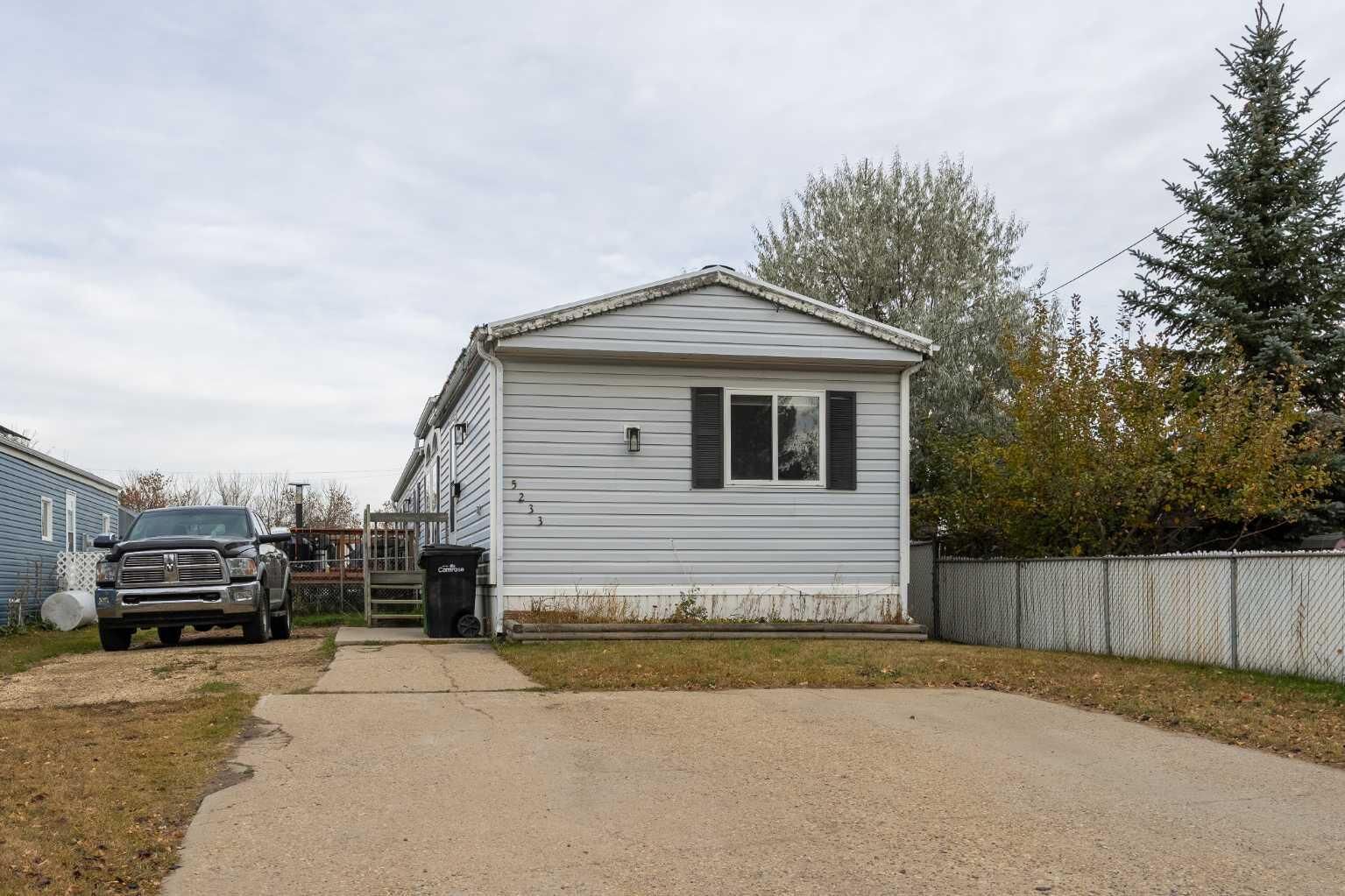 Property Photo:  5233 47 Street  AB T4V 1K3 