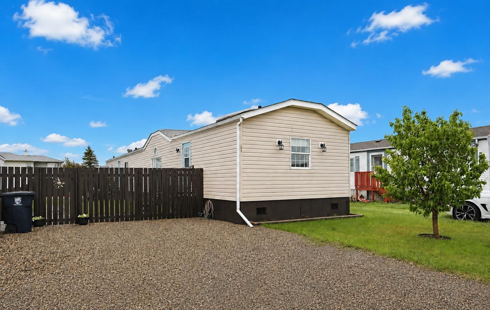 Property Photo:  23 Meadowlake Gate E  AB T1R 1E9 