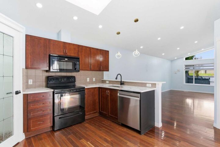 Property Photo:  203 Auburn Bay Heights SE  AB T3M 0A8 