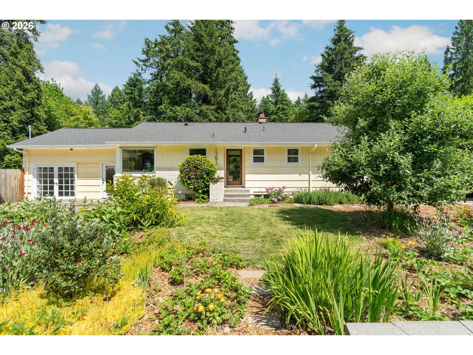 Property Photo: 1393 SW Maplecrest Dr OR 97219