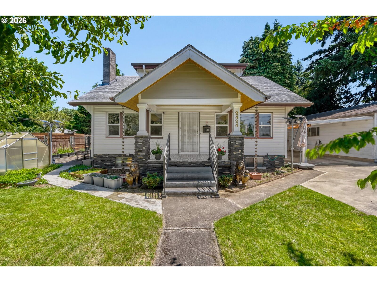 Property Photo: 2424 NE 102nd Ave OR 97220