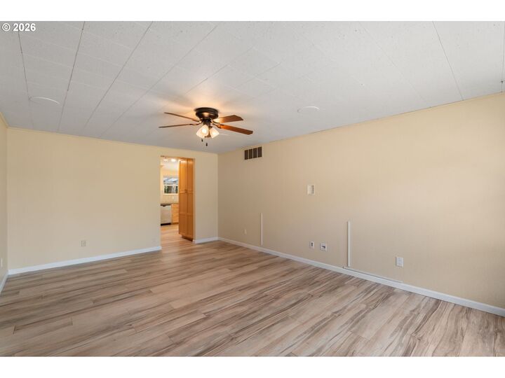 Property Photo: 3215 E 30th St WA 98661