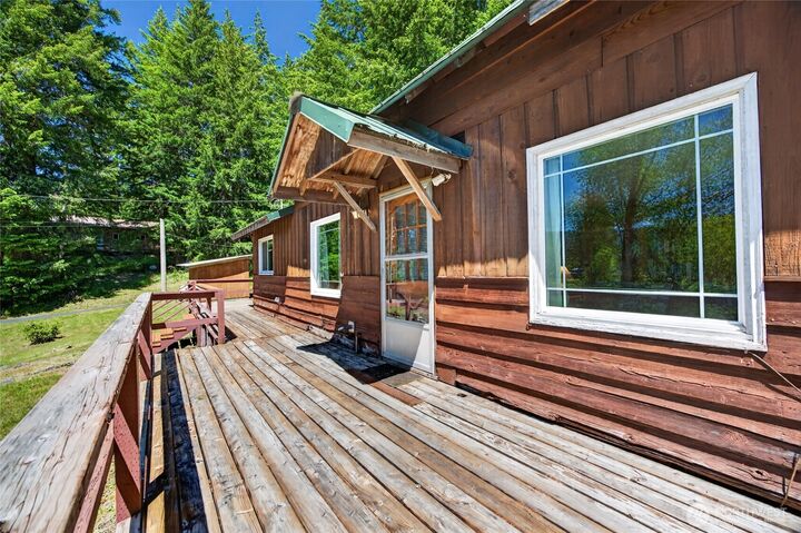 Property Photo: 121 Powerhouse Road WA 98361