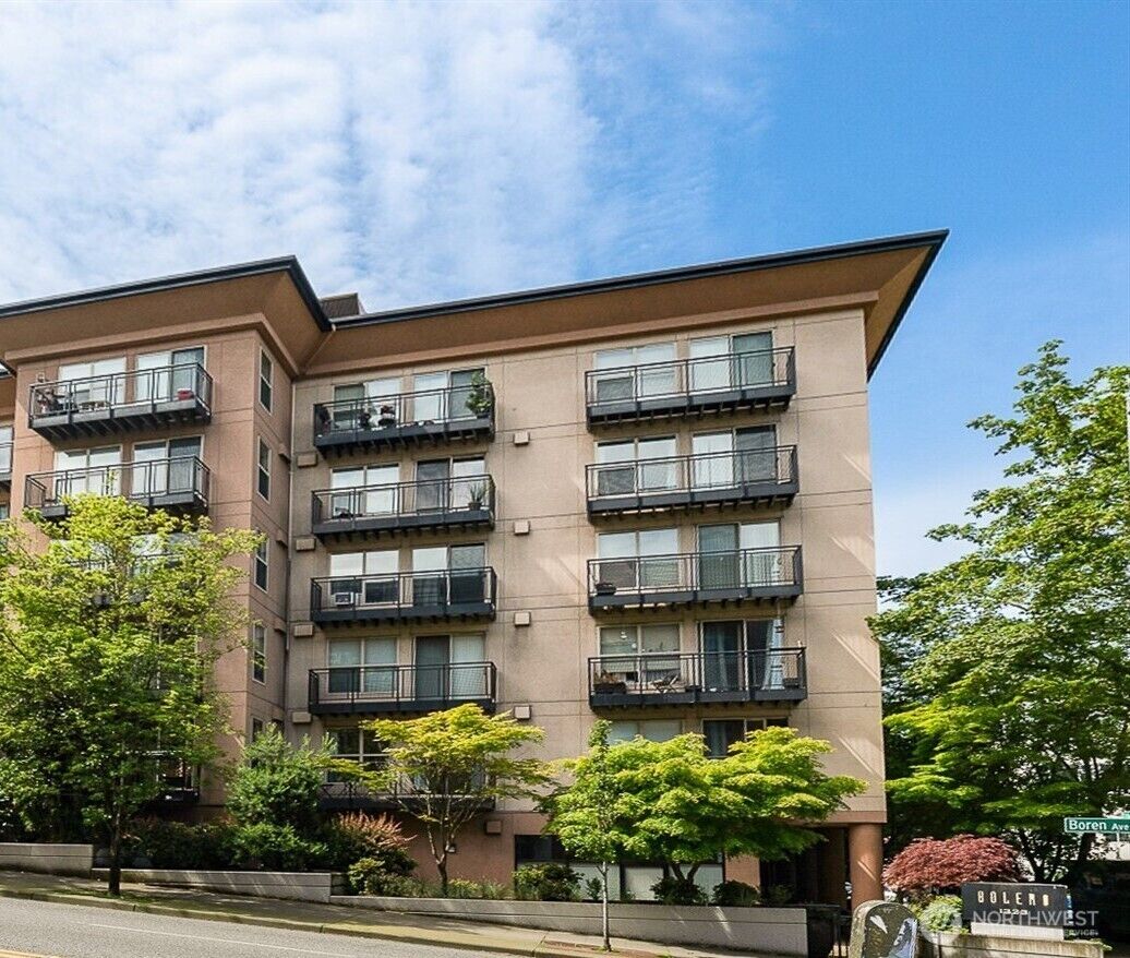 Property Photo:  1323  Boren Avenue 206  WA 98101 