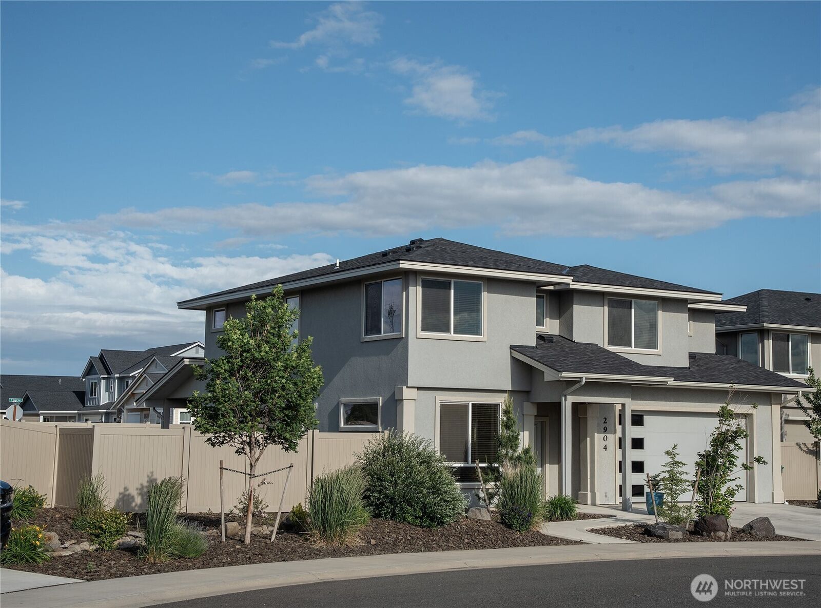 Property Photo:  2904 N Yale Court  WA 98926 