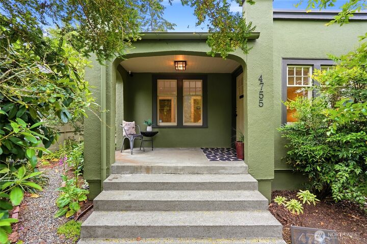 Property Photo:  4755  39th Avenue S  WA 98118 