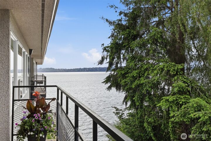Property Photo:  6201  Lake Washington Blvd  NE 307  WA 98033 