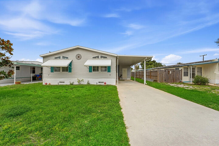 Property Photo:  8355 SE Wren Avenue  FL 33455 