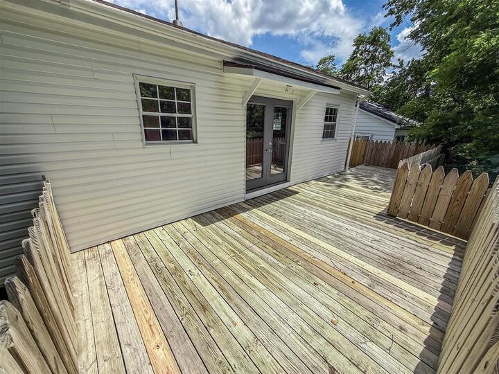 Property Photo: 517 E Hodgenville Avenue KY 42743