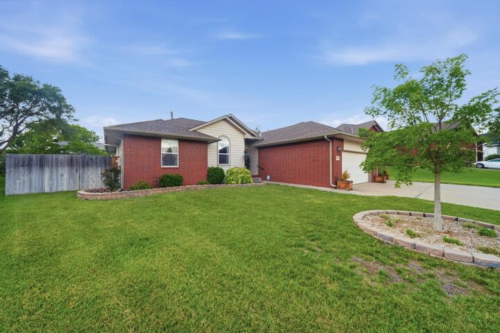 Property Photo: 941 S Sandalwood KS 67230
