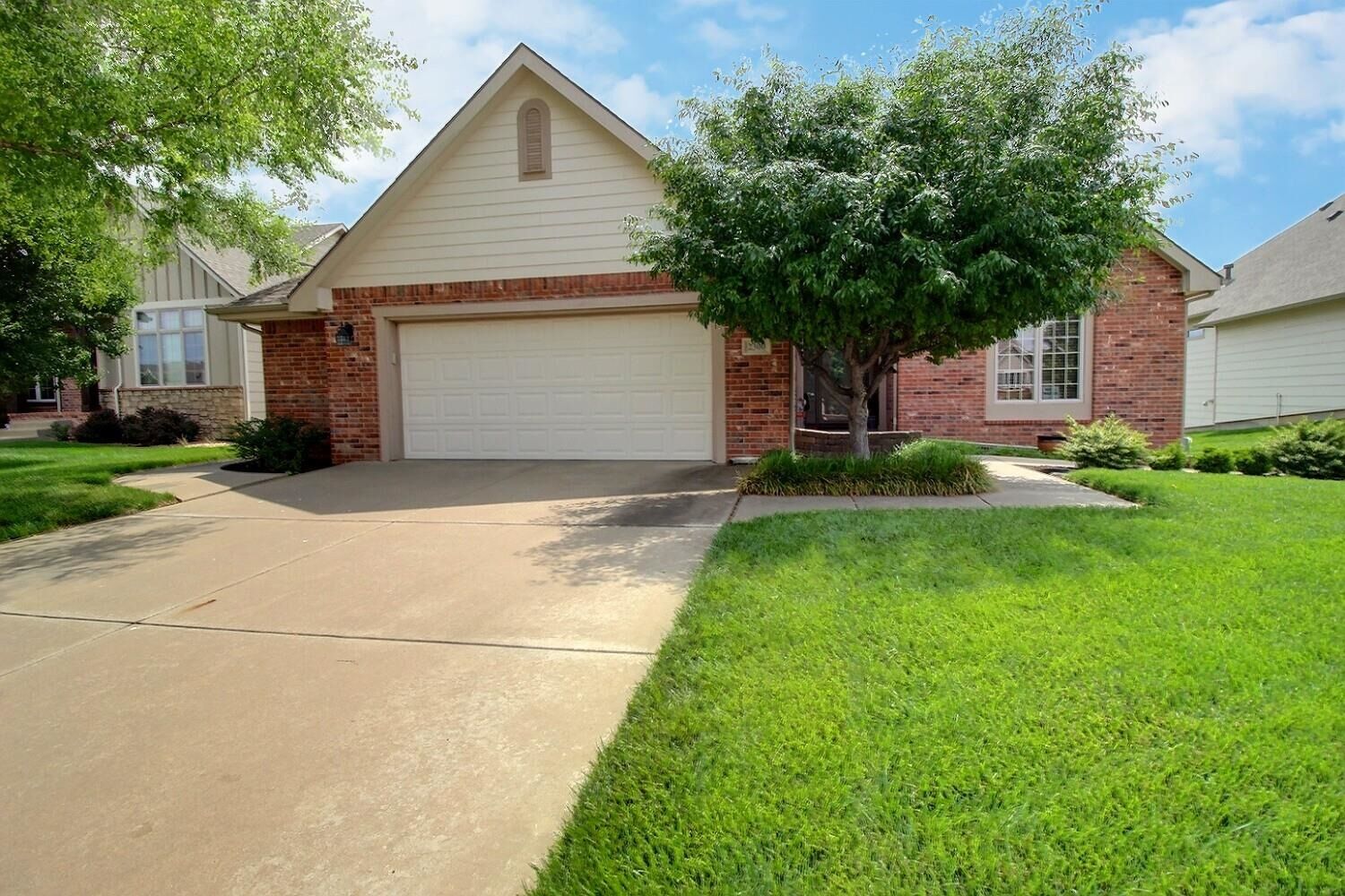 Property Photo:  2300 N Sawgrass Circle  KS 67037 