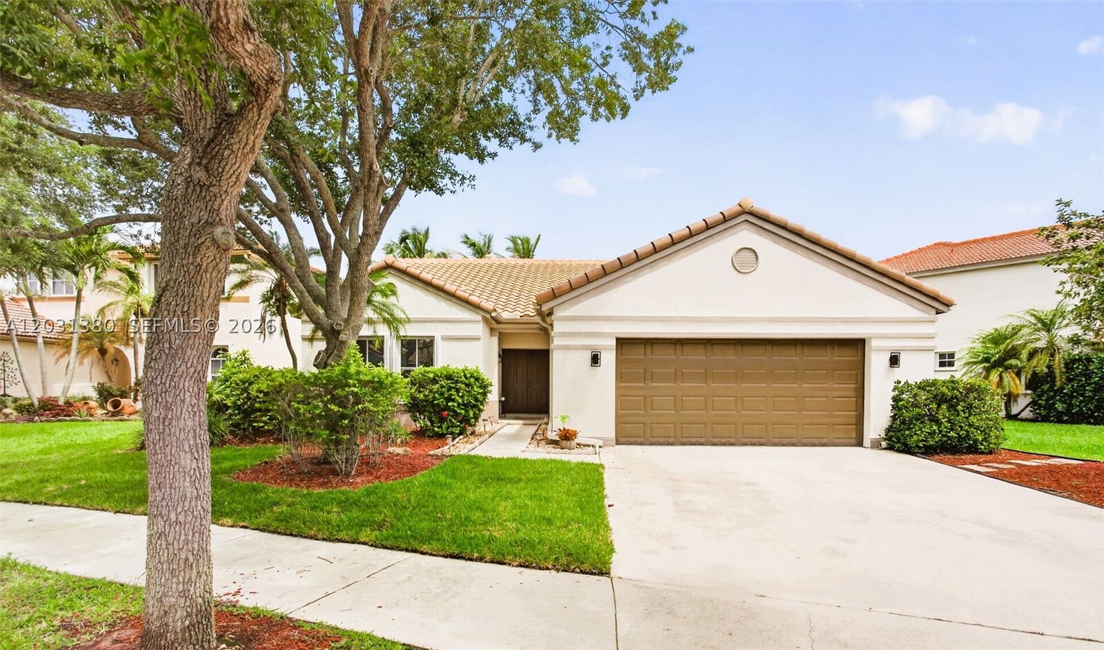 Property Photo:  370 Carrington Dr  FL 33326 