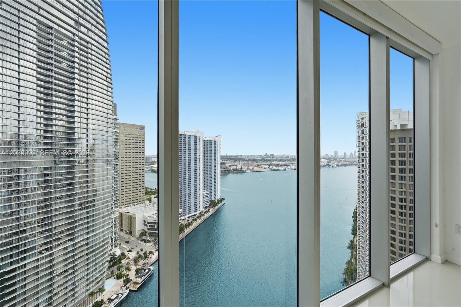 Property Photo: 465 Brickell Ave 3202 FL 33131