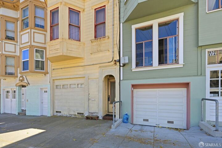 Property Photo: 847 Greenwich Street CA 94133