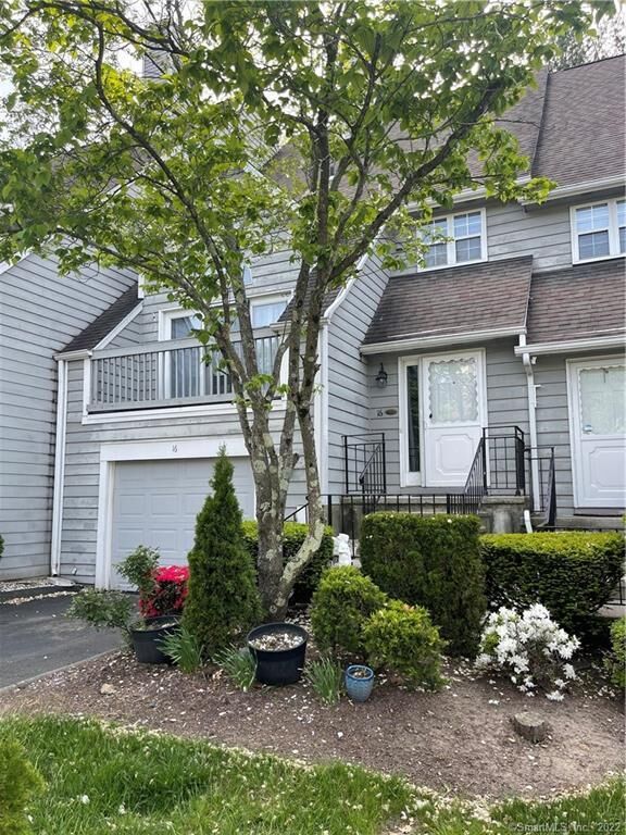 Property Photo: 16 Hawley Glen 16 CT 06614