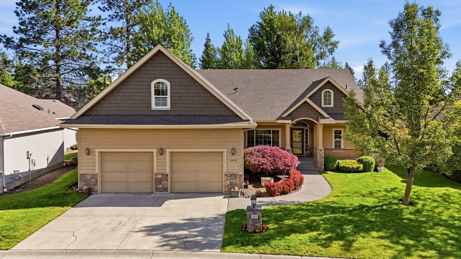 Property Photo: 1609 E 54th Ln WA 99223