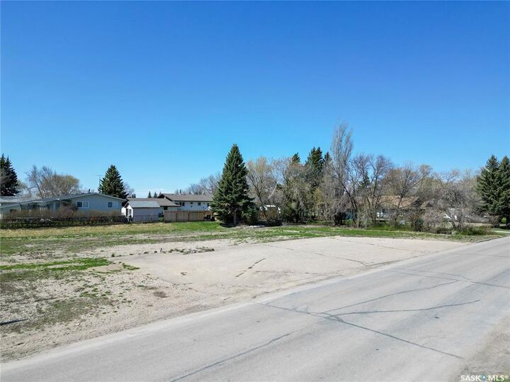 Property Photo:  1617 Broadway Avenue  SK S0G 3N0 