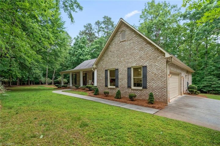Property Photo:  434 Yachtsmans Point Drive  NC 27292 