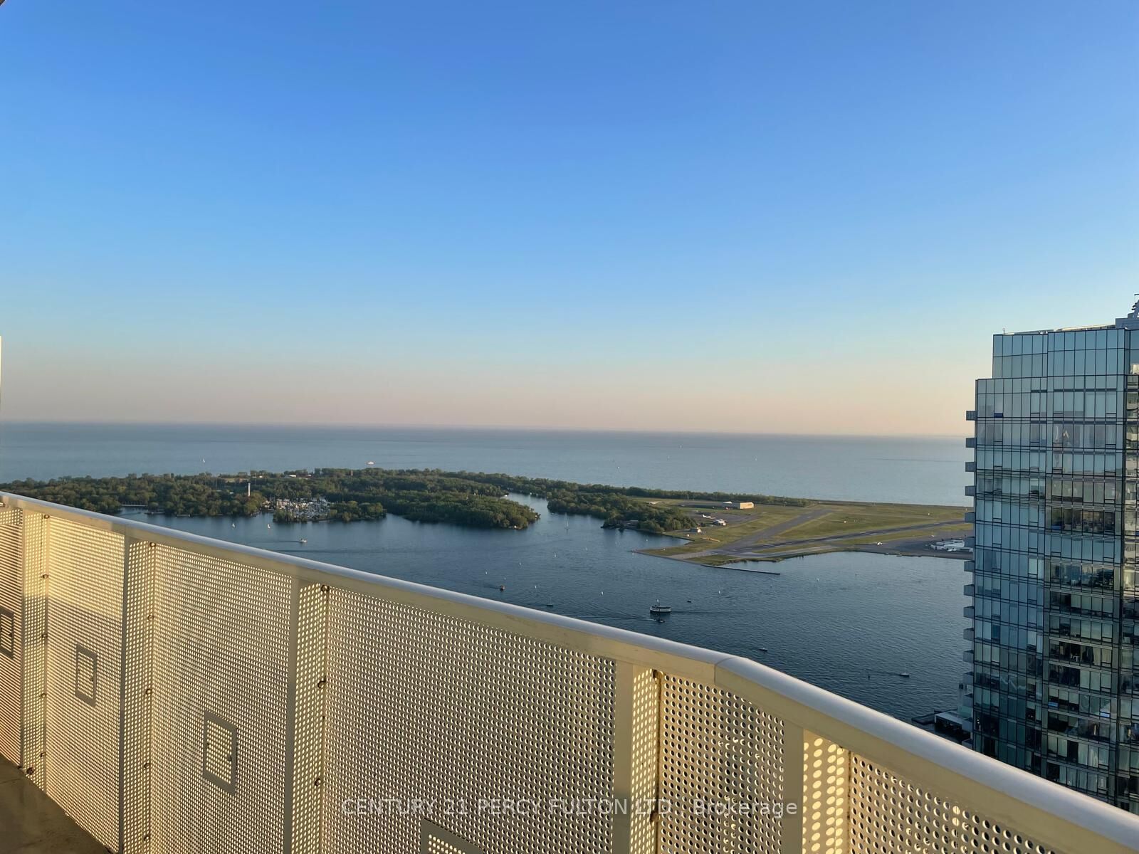 Property Photo:  100 Harbour Street 6901  ON M5J 0B5 