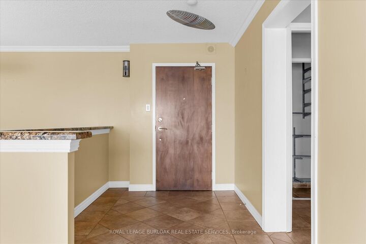 Property Photo:  5280 Lakeshore Road 510  ON L7L 5R1 