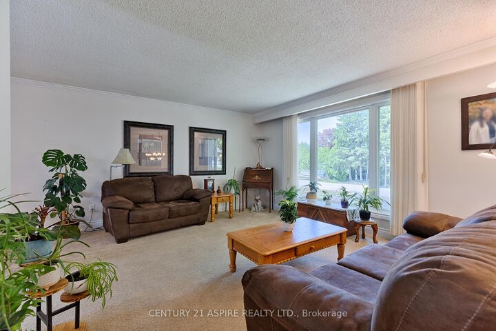Property Photo: 2 Doris Street ON K8A 7V1