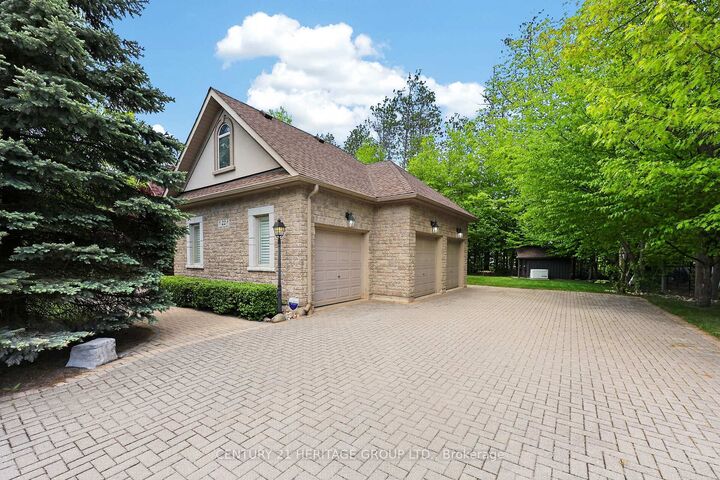 22 Lloyd Cook Drive E — photo 1