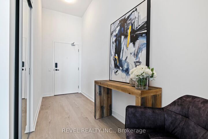 Property Photo: 3900 Confederation Parkway 2408 ON L5B 0M3