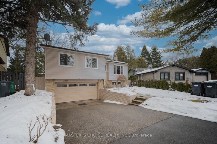Property Photo: 3294 Rhonda Valley Drive ON L5A 3E9
