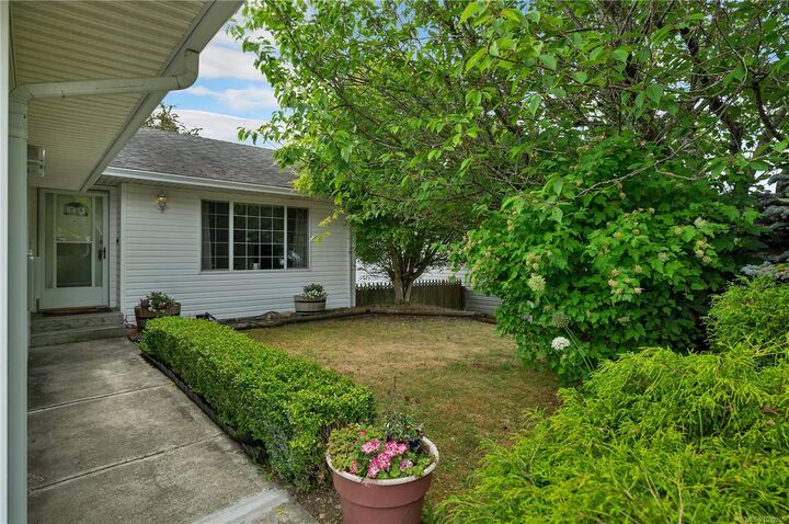 Property Photo:  755 Kit Cres  BC V9H 1P6 