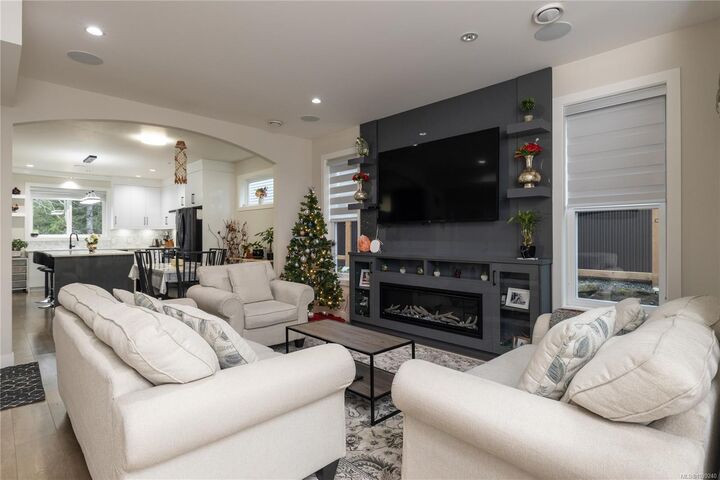 Property Photo: 1636 Roberta Rd S BC V9X 0B6