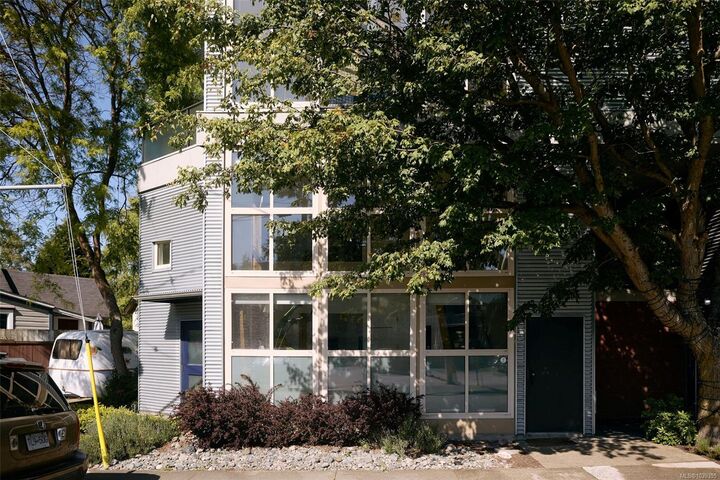 Property Photo: 407 William St #3 BC V9A 3Y8