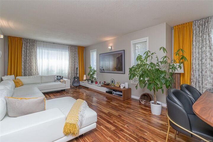 Property Photo:  749 Marchmont Rd  BC V9L 2L9 