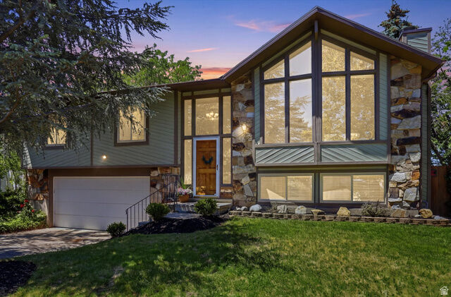 Property Photo: 8938 S Manchester Ln UT 84093