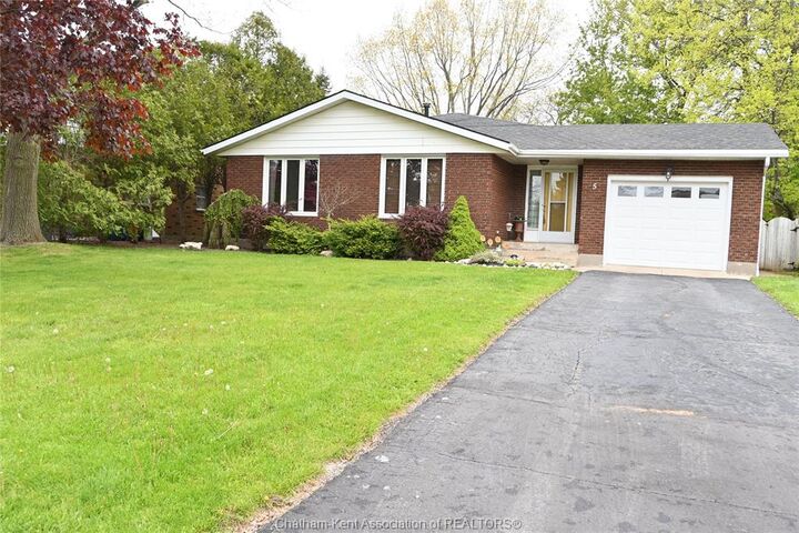 5 Bernard Avenue East — photo 1
