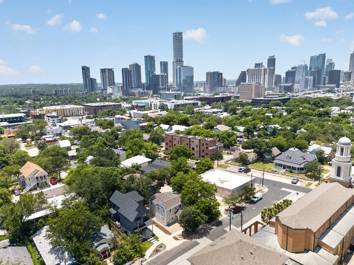 Property Photo:  1205 E 9th Street  TX 78702 
